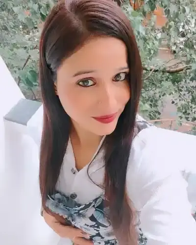Call Girls in Dhanas